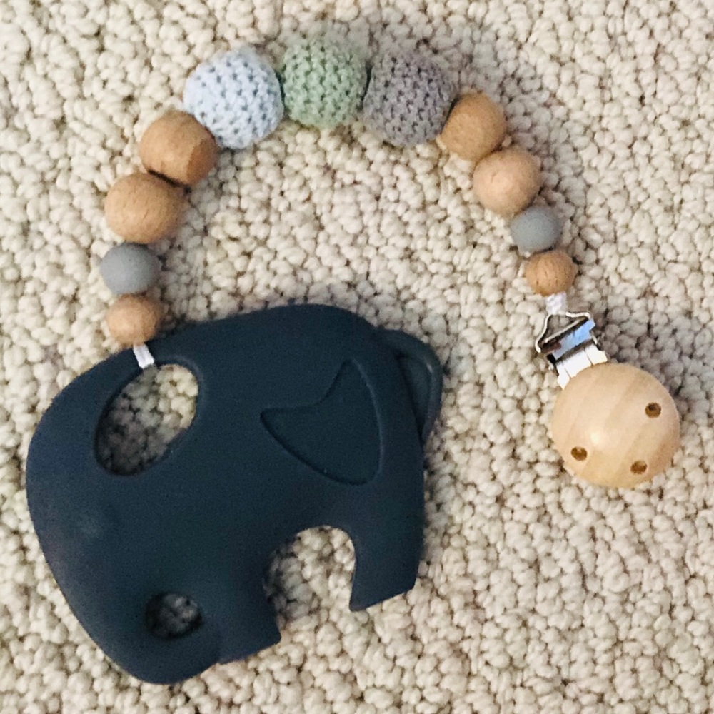 Elephant teether with clip